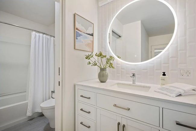 Building Photo - APT 71