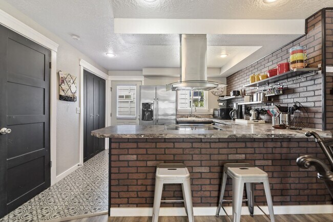 Building Photo - 3736 Rose Hill St