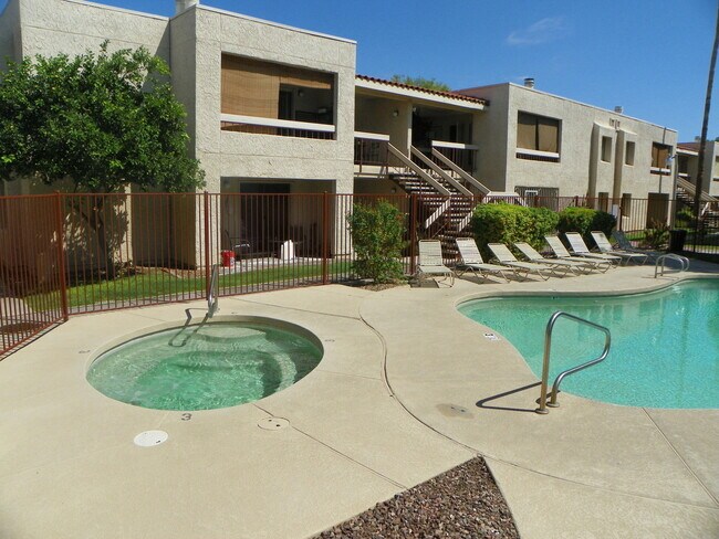 Foto del edificio - 2 Bd 2 Ba private condo -w/d- Old Town Sco...