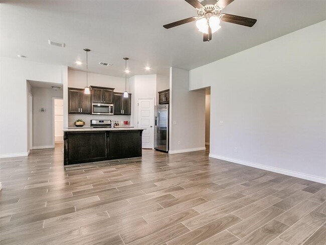 Foto del edificio - 15708 Potomac Dr