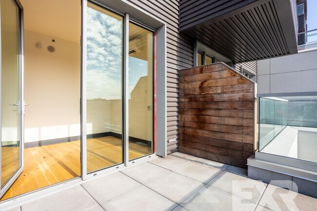 Building Photo - 10 Montieth St