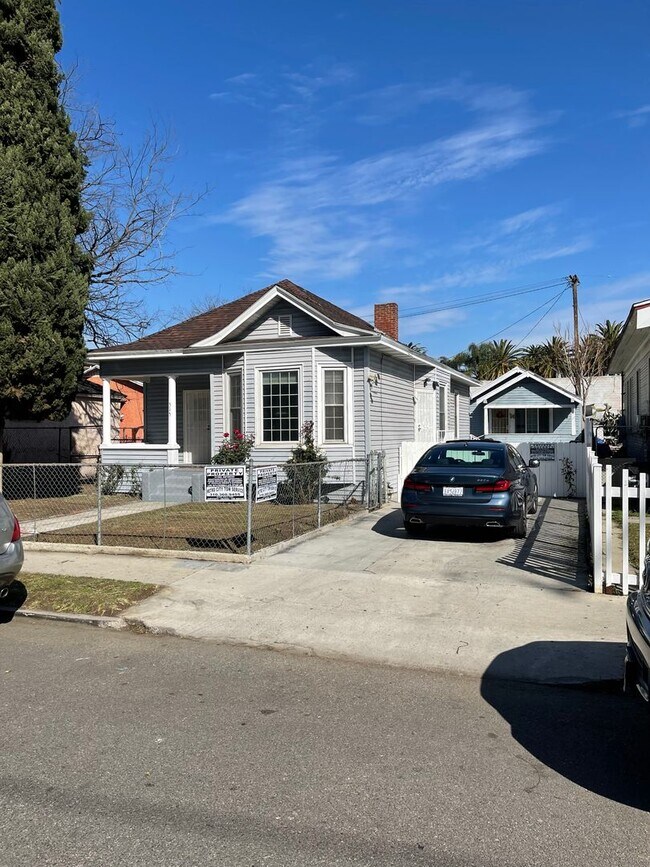 Foto del edificio - Renovated 3 Bed + 2 Bath Home in Los Angeles!