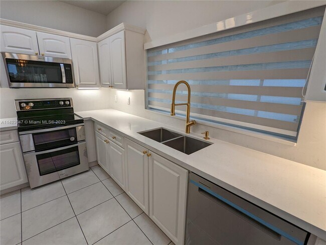 Building Photo - 12381 Natalies Cove Rd