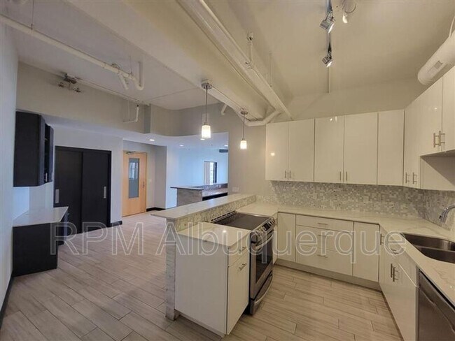 Foto del edificio - 219 Central Ave NW