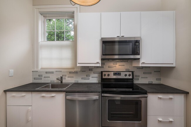 Building Photo - 247 N Broadway