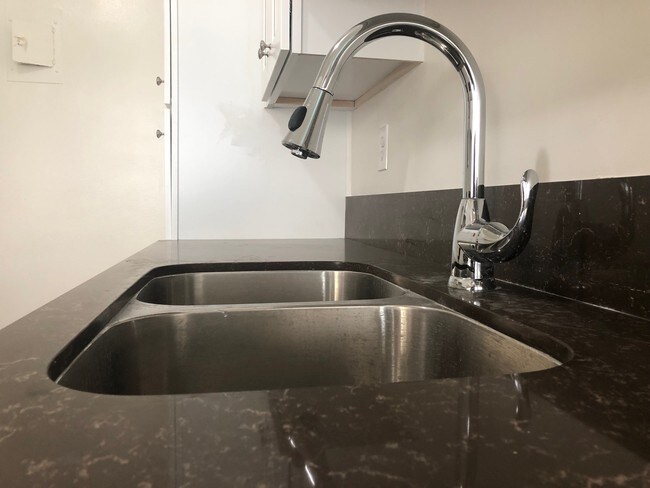 Foto del edificio - 111 N Atlantic Blvd