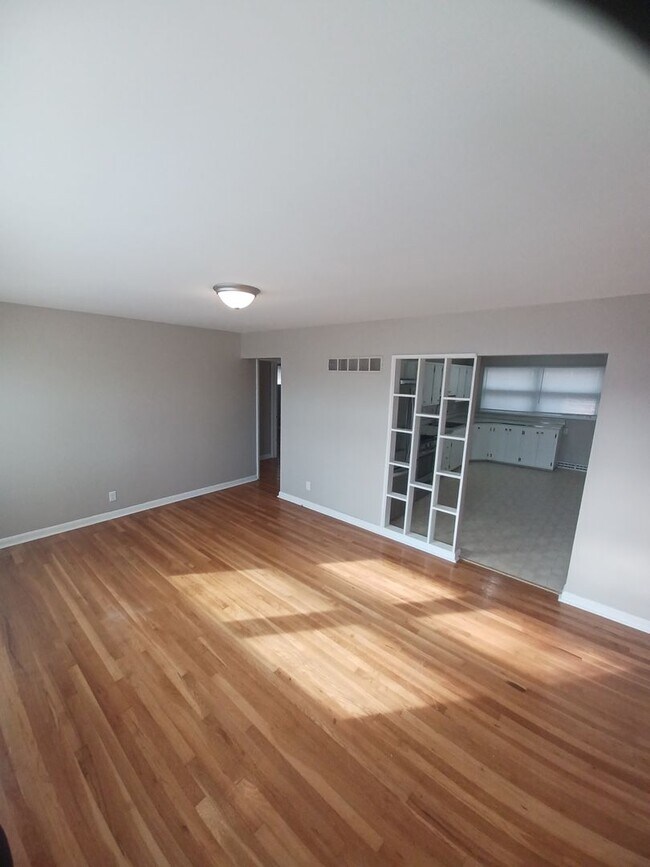 Foto del edificio - Don't miss out on this great Duplex!