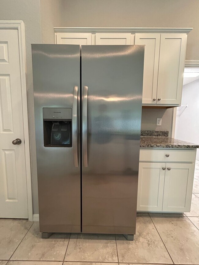 Foto del edificio - Don't Miss This 4 Bed, 2 Bath Home with Fe...