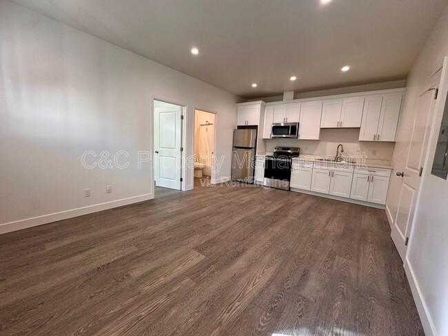 Building Photo - 6 Orange Dr