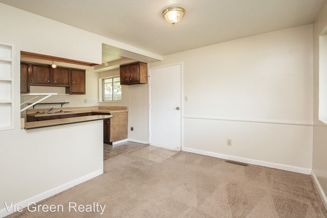 Building Photo - 3 br, 1 bath House - 1513 W Stroop Rd