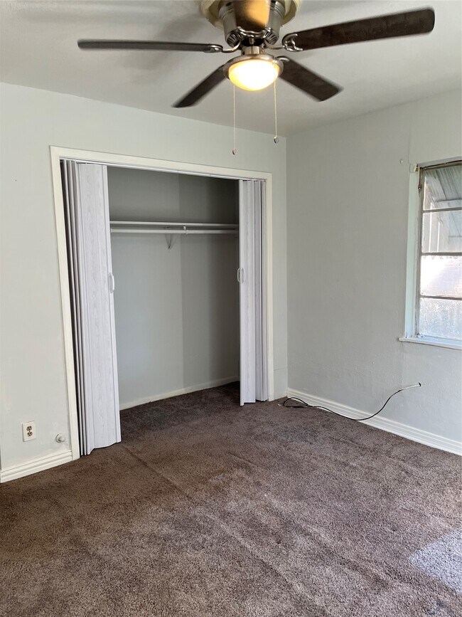 Foto del edificio - 7634 S Hall St