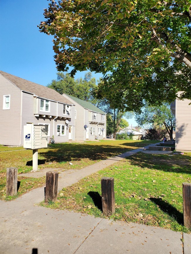 Building Photo - 1009 S 28th St