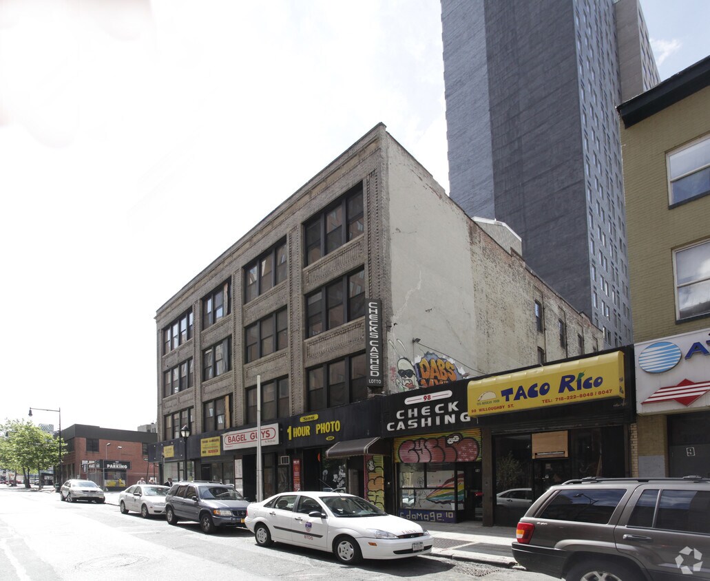 Foto del edificio - 100 Willoughby St