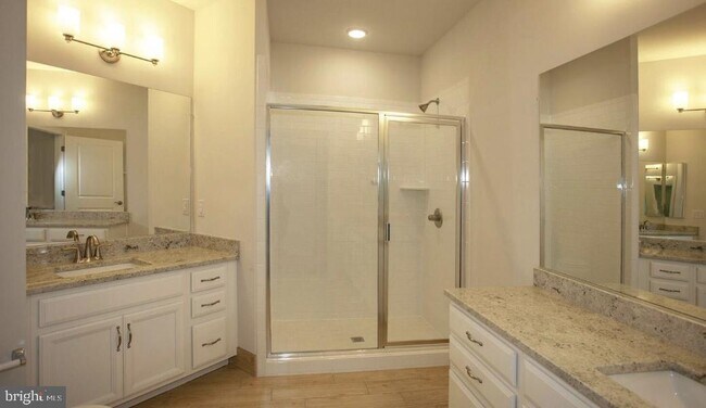 Foto del edificio - 6104 Fairview Farm Dr