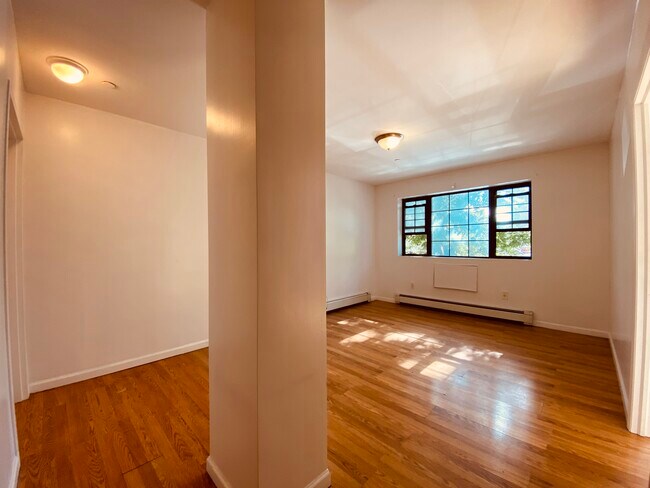 Building Photo - 653 Marcy Ave