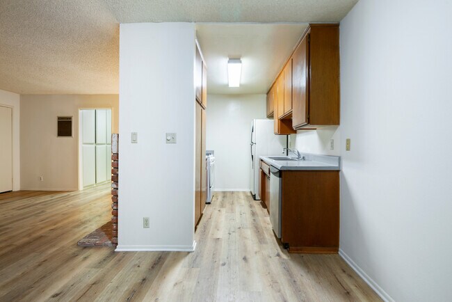 Foto del edificio - 2469 Purdue Ave