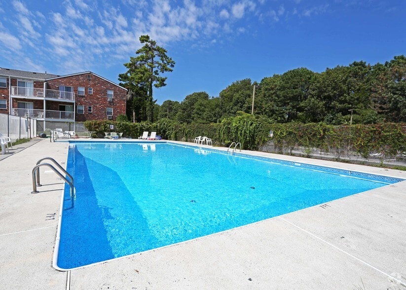 Village on the Green Rentals Tuckerton, NJ