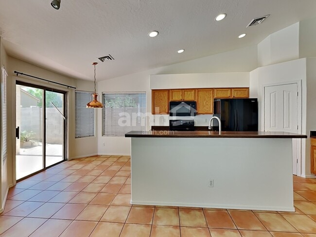 Foto del edificio - 717 W Beth Dr