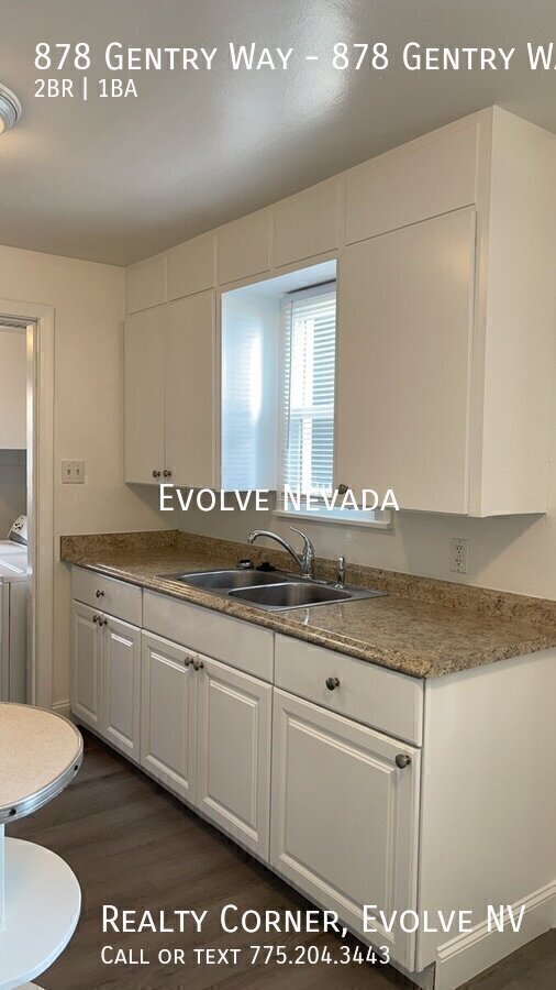 Foto del edificio - 878 Gentry Wy