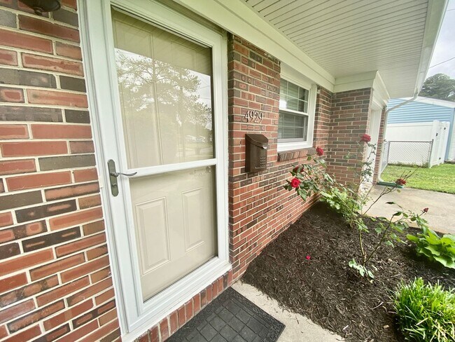 Foto del edificio - Ready 07-10-26! Great 3-bedroom home in Aragona Village! Stainless Steel Appliances, Granite Coun...