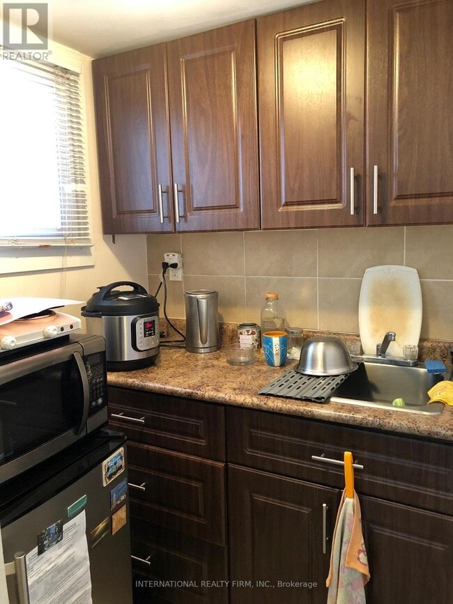 Building Photo - 197 Dundas St E