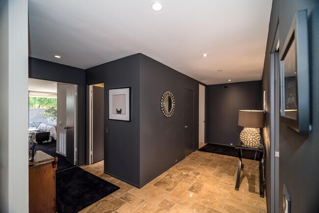 Building Photo - 14 Colgate Dr