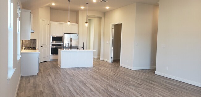 Building Photo - 442 Huntwick Dr