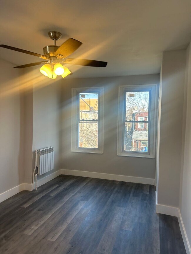 Foto del edificio - 3BR 1,5 bath Only with 3 Br pha voucher