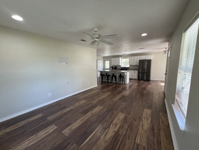 Building Photo - 664 W Tram Rd