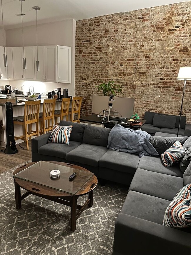 Building Photo - Welcome to Urban Elegance in the Heart of ...