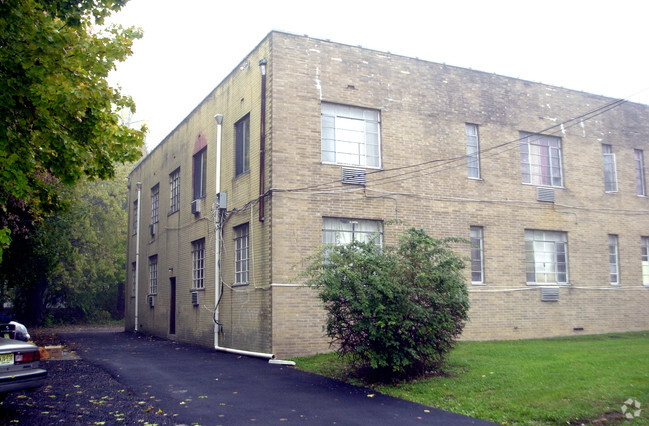 Building Photo - Claridge Bell