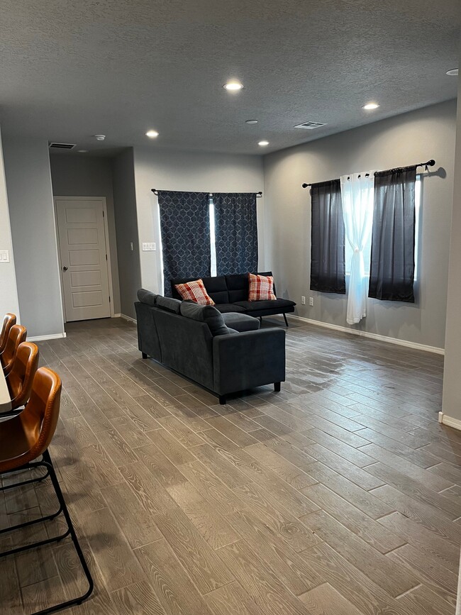 Building Photo - 1518 Tierra Verde Loop
