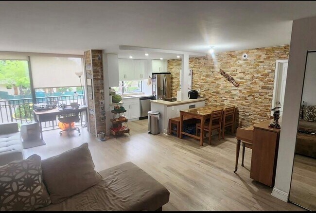 Foto del edificio - 17021 N Bay Rd