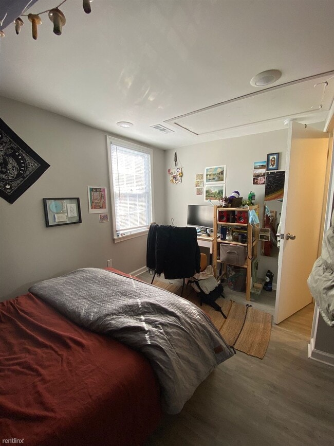 Building Photo - 5 br, 2 bath House - 403 Elm St