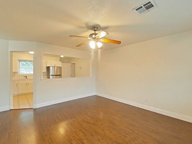 Foto del edificio - 318 NW 62nd St