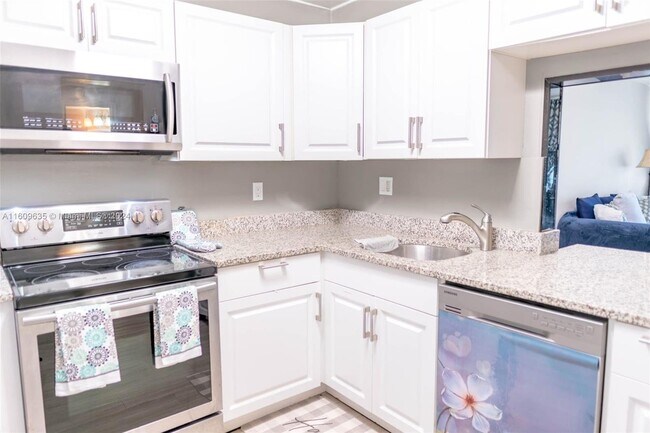 Foto del edificio - 1350 Northeast 191st Street Apt #B103, Nor...