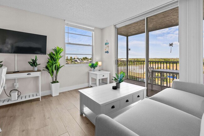 Foto del edificio - 5800 Bonita Beach Rd SW