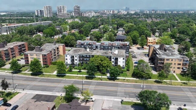  - 286 Finch Avenue W