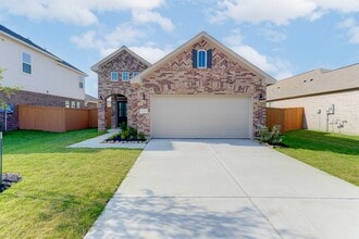 Building Photo - 1225 Red Hills Dr