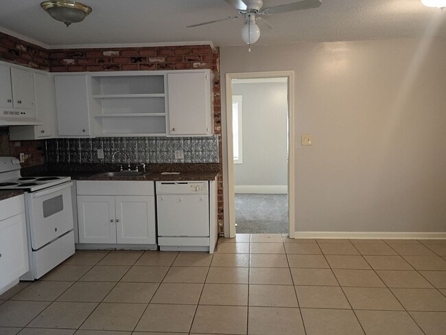 Foto del edificio - MOVE IN READY