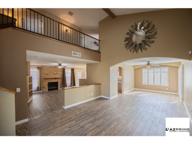 Foto del edificio - Experience the Pinnacle of Contemporary living in this Gorgeous Phoenix 4/2.5 House!