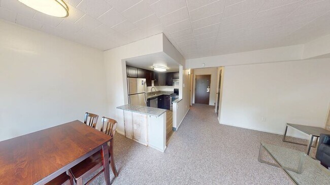 Foto del edificio - 912 S Forest Ave