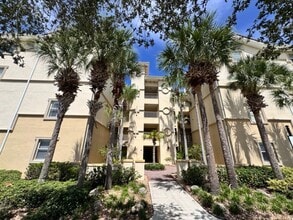 Building Photo - 115 Riverview Bend S