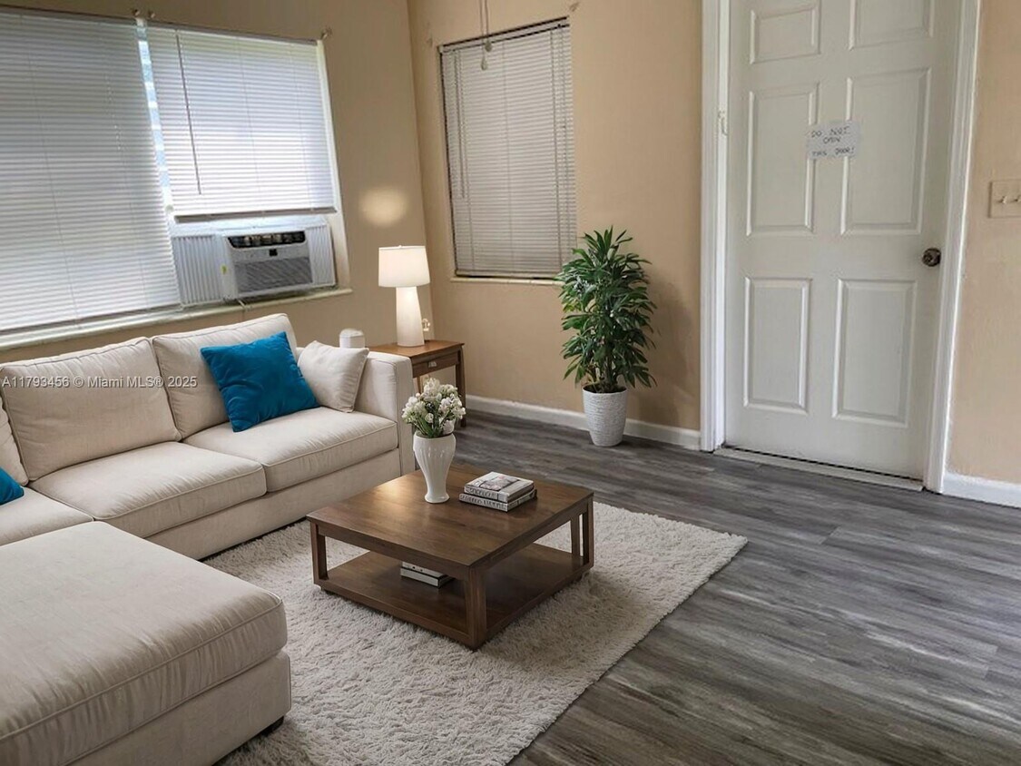 Foto principal - 211 SE 9th Ct