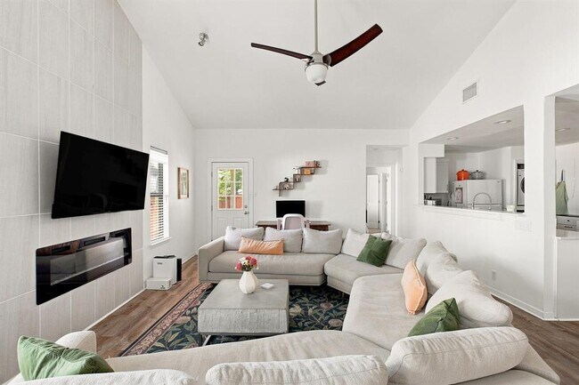 Foto del edificio - 3303 W William Cannon Dr