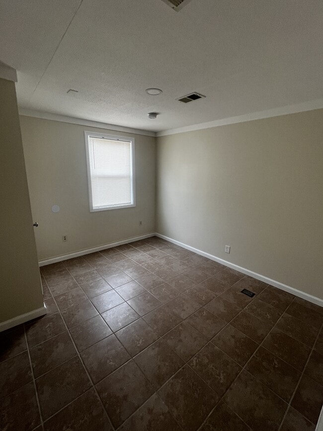 Building Photo - 551 N Lee Ave