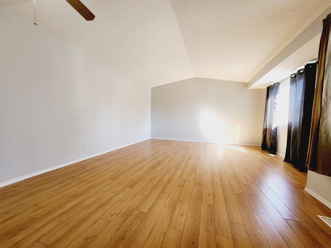 Photo du bâtiment - 611 Willow Ct NW