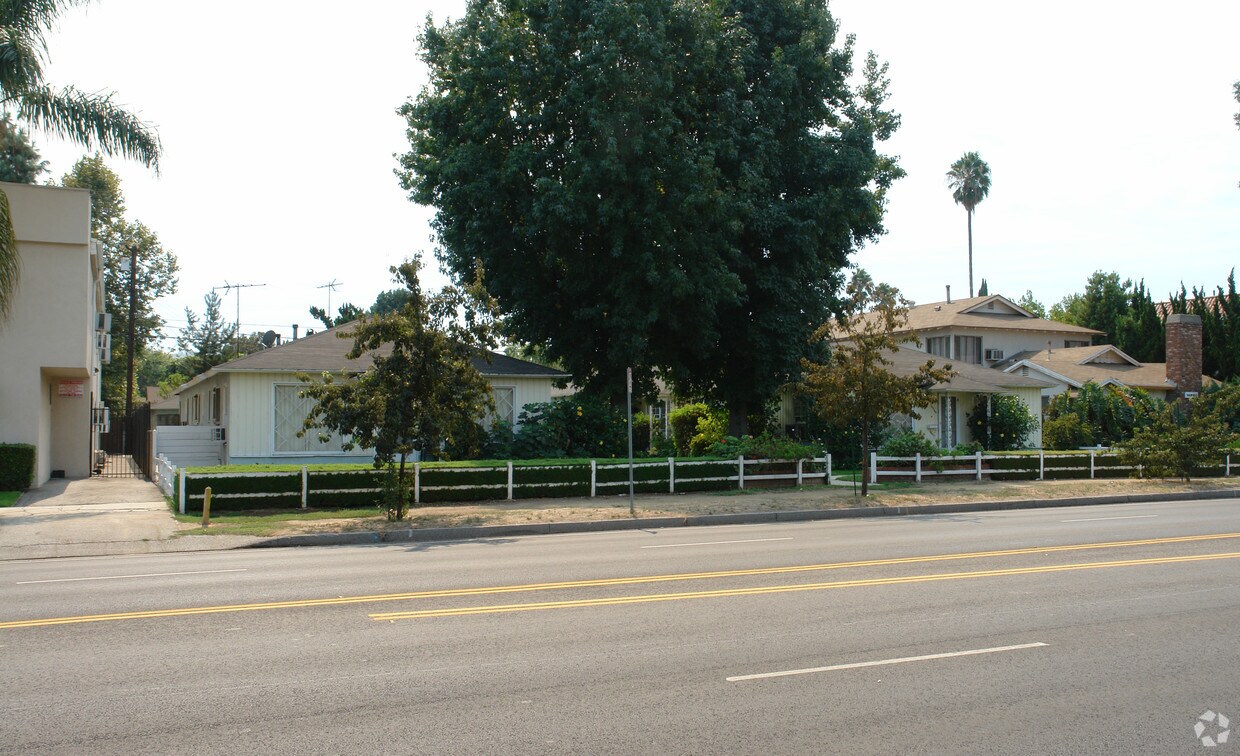 Building Photo - 14944-14950 Magnolia Blvd