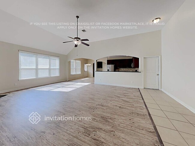 Foto del edificio - 3322 Orchid Trace Dr