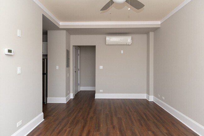 Foto del edificio - 827 W Lakeside Pl